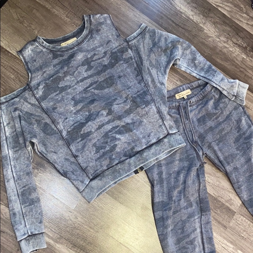 2 piece camo sweat set 💗